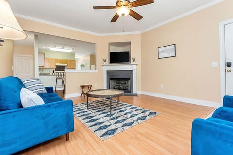 2 Bedroom Lake Norman Condo POOL image 5