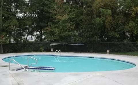 2 Bedroom Lake Norman Condo POOL image 3