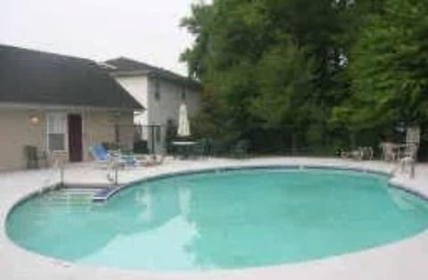 2 Bedroom Lake Norman Condo POOL image 2