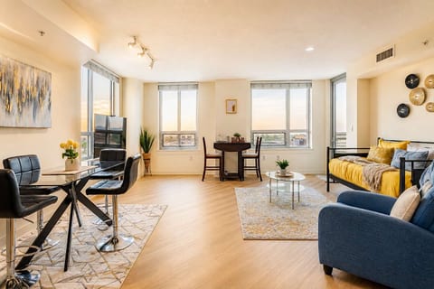 2BR Steps to Metro, 20 Min to DC