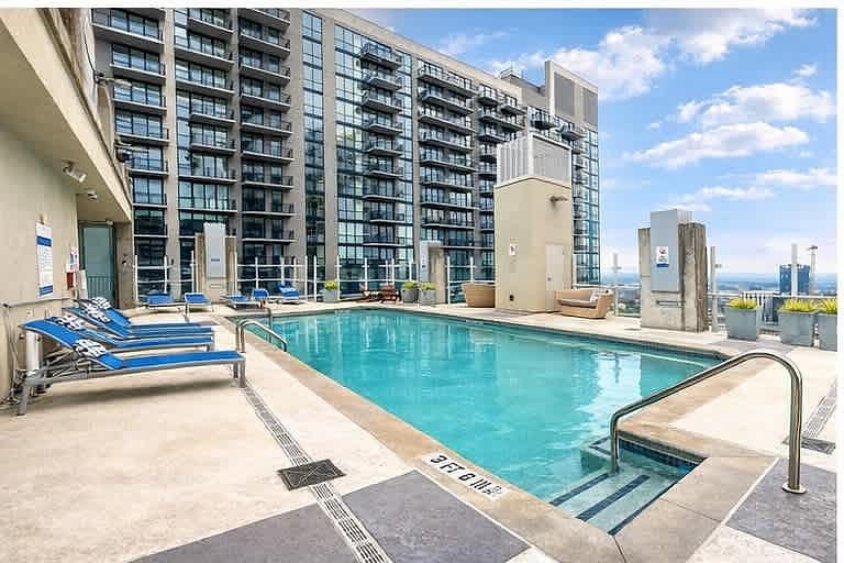 Midtown Atlanta 1BR Skyline Balcony Corner Suite by Piedmont Park LuxePad