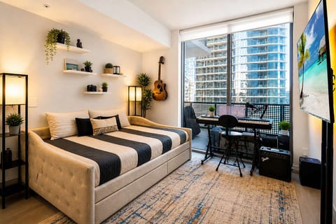 Brickell 1BR: Pool, Sauna, Gym, Walkable