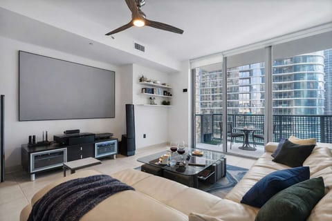 Brickell 1BR: Pool, Sauna, Gym, Walkable