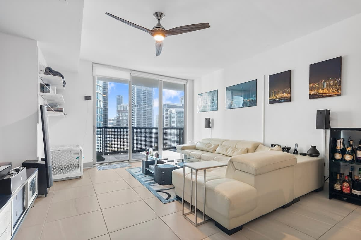 Brickell 1BR Skyline Balcony Corner Suite Walkable to City Centre LuxePad