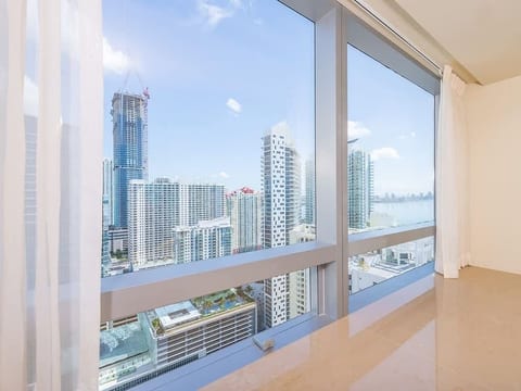 Luxury Four Seasons Condo | Free Valet & Gym
