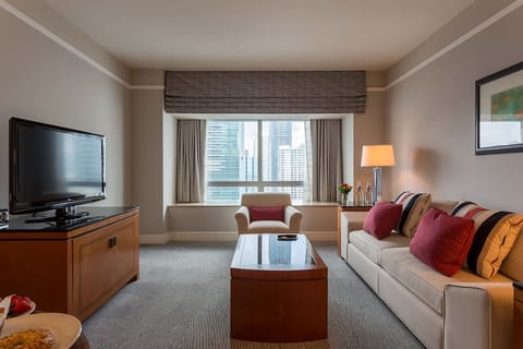 Luxury Four Seasons Condo | Free Valet & Gym