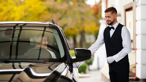 Luxury Four Seasons Condo | Free Valet & Gym