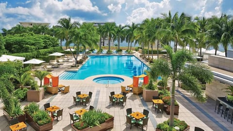 Luxury Four Seasons Condo | Free Valet & Gym