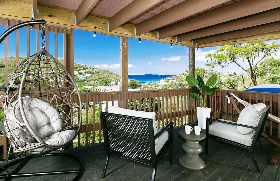 Oceanview Apt: Walk to Beach & Pet-Friendly Retreat - Chocolate Hole Road