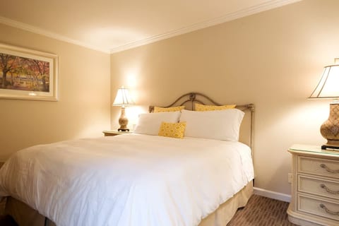 Napa Escape | Luxe King Bed | Near Wineries & Spa