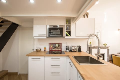 Le Marais Luxury Apartment: Pet-Friendly, Walk to Notre-Dame
