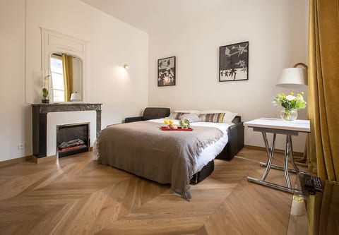 Le Marais Luxury Apartment: Pet-Friendly, Walk to Notre-Dame