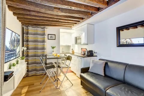 Chic Marais Retreat | Steps to Cafes & Notre Dame