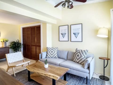Oceanview Studio Retreat | Walk to Beach & Dining