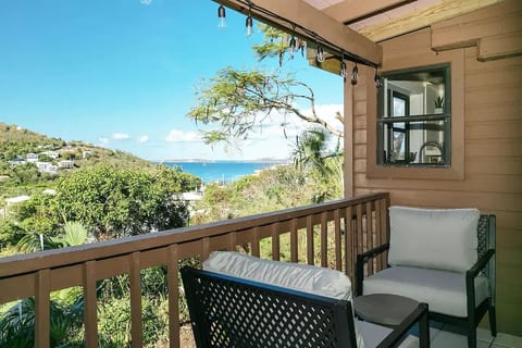 Oceanview Studio Retreat | Walk to Beach & Dining