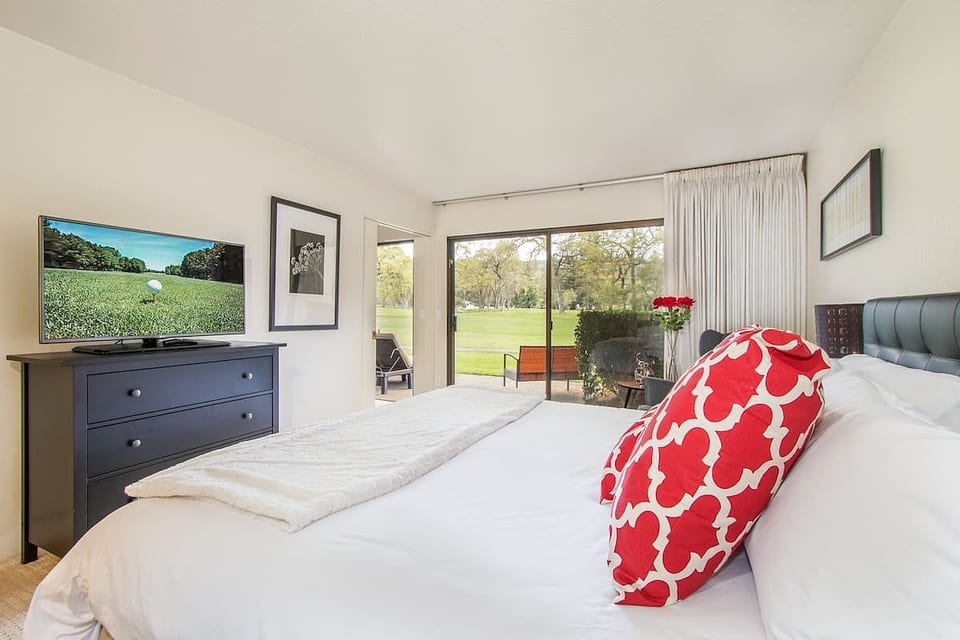 Luxe Golf View Condo | Prime Napa Location - Napa