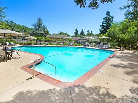 Pet-Friendly Napa Retreat | Wineries & Downtown