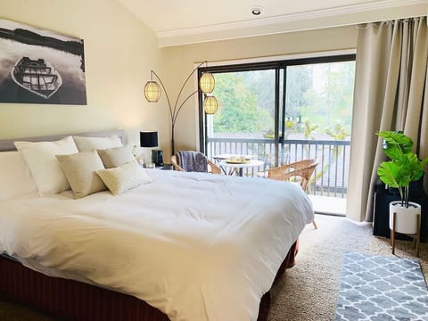 Luxe Napa Escape | King Bed Near Top Wineries