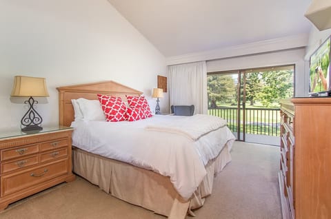 Luxury Napa Condo | Golf Views & Prime Location