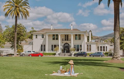 Elegant Napa Retreat | Luxe Beds & Prime Location