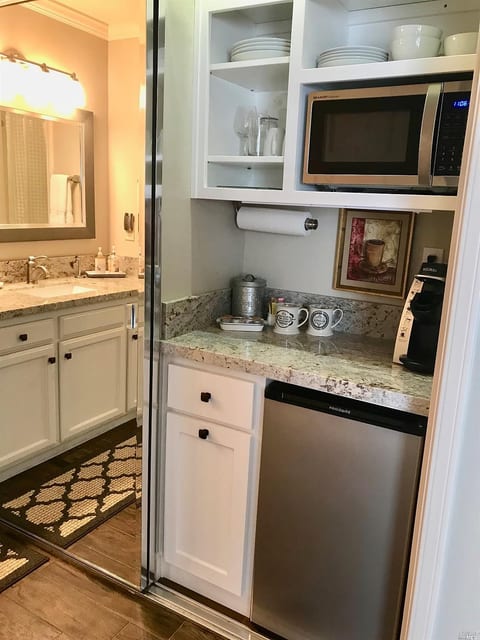 Elegant Napa Escape | Walk to Wineries & Dining