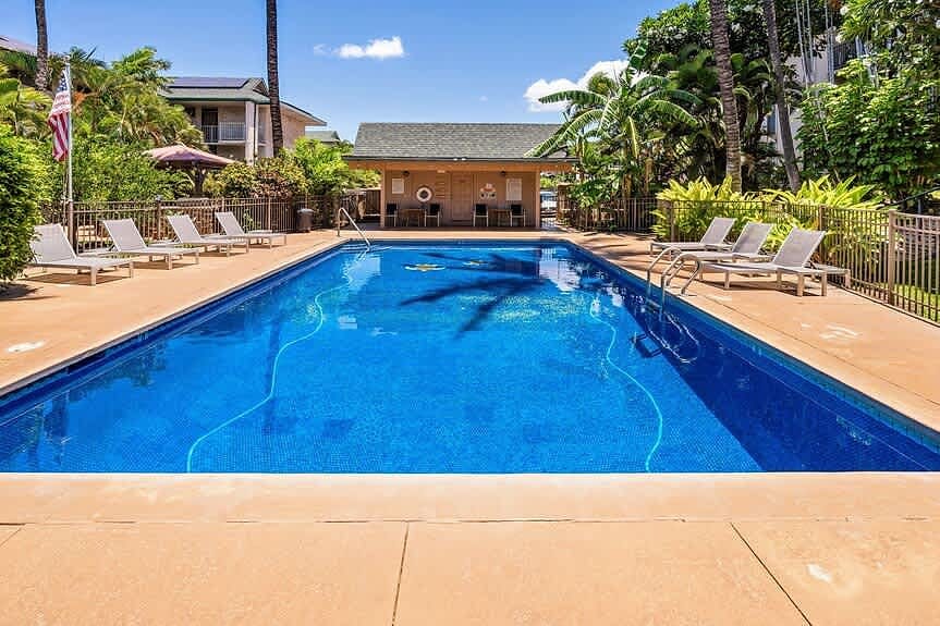 Steps to Beach Condo with Ocean Views & Pool - Kihei