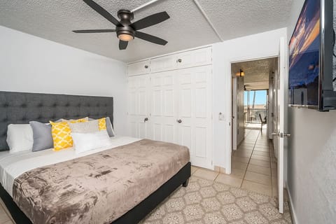 Beach Bliss Retreat | Walk to Surf & Dining