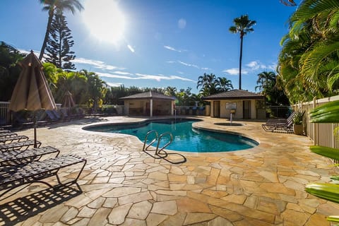 5-Min Walk Beach Condo w/Pool, Hot Tub, Free Parking
