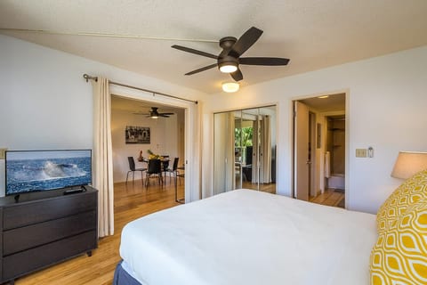 5-Min Walk Beach Condo w/Pool, Hot Tub, Free Parking