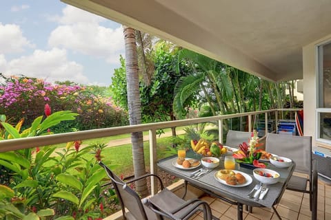 5-Min Walk Beach Condo w/Pool, Hot Tub, Free Parking