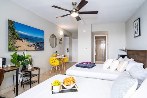 Beachside Retreat | Walk to Shops & Dining