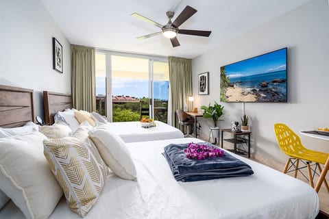 Beachside Retreat | Walk to Shops & Dining