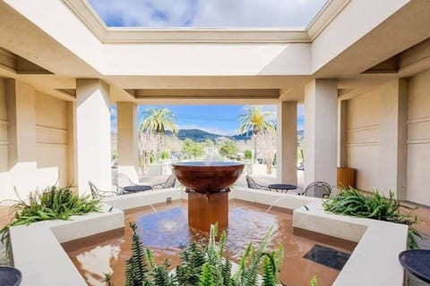 2BR near Wineries, Golf Course View, Parking
