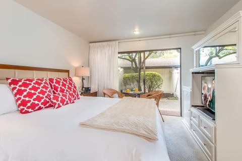 Pet-Friendly Silverado Condos with Pool & Golf Course View