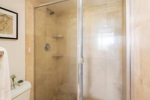 Oceanfront, Resort-Style Condos w/ Pool & Private Lanai