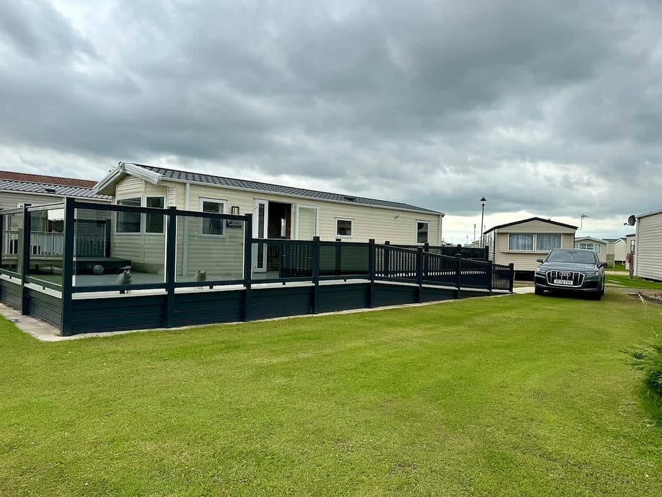 NB30 Wheelchair Caravan HotTubPet Friendly - Ingoldmells