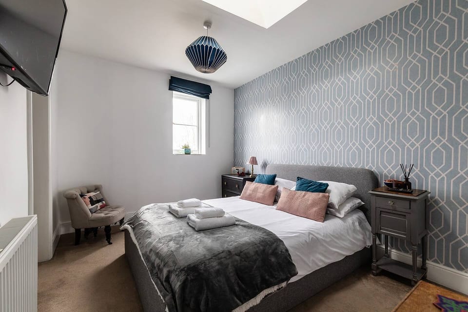 Blue Room at the Fabulous Richmond Arms Pub - Bath and North East Somerset
