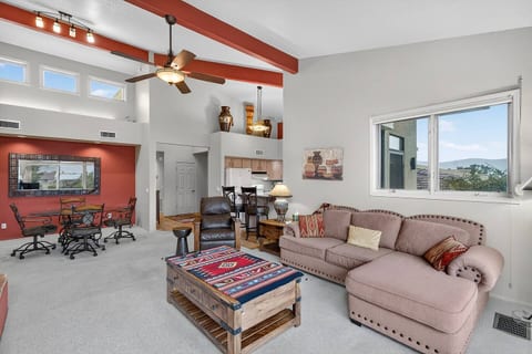 Golf Retreat, Pool, Hot Tub, Pickle-ball, Tennis
