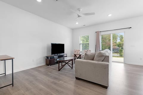 Spacious 3BR/2.5BA Townhome in the Heart of GSO