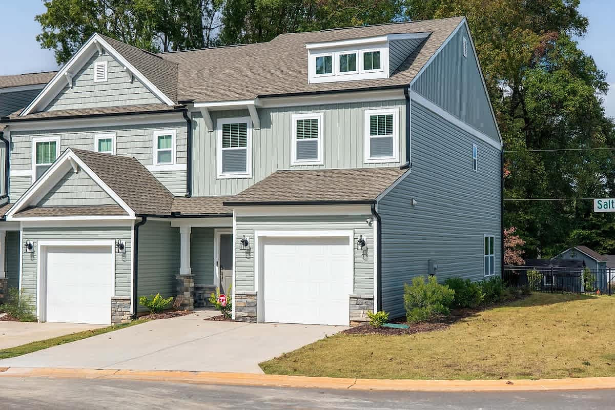 Spacious 3BR/2.5BA Townhome in the Heart of GSO
