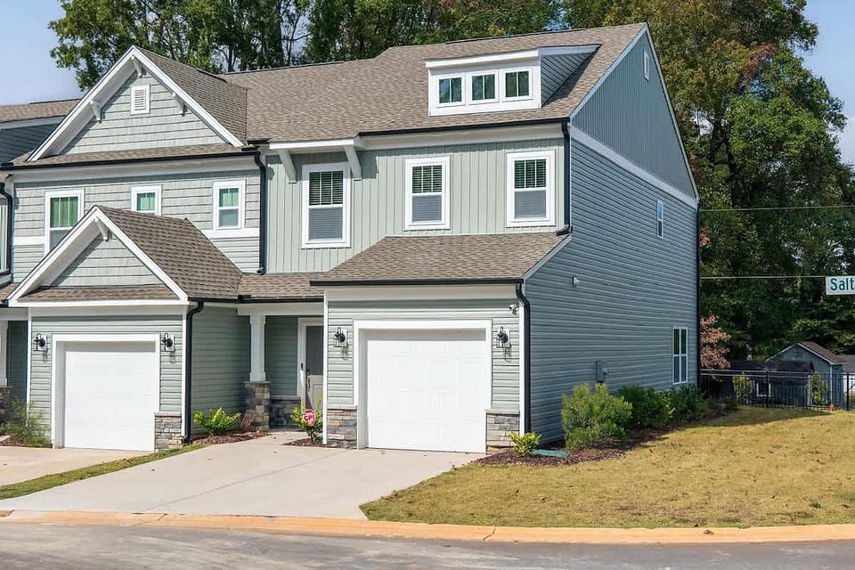 Spacious 3BR/2.5BA Townhome in the Heart of GSO - Greensboro