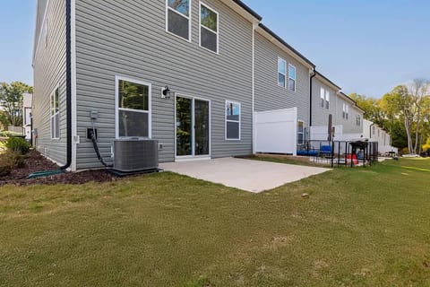 Spacious 3BR/2.5BA Townhome in the Heart of GSO