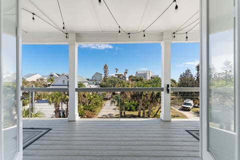 NEW Crescent Beach- Pool, Spa, Game room, firepit