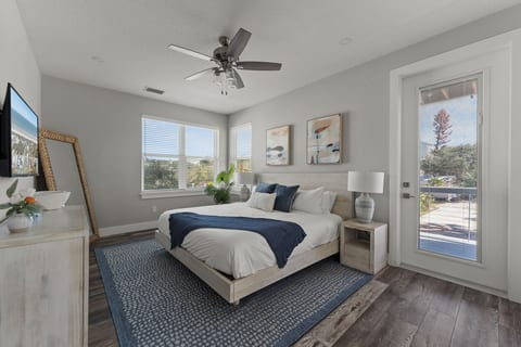NEW Crescent Beach- Pool, Spa, Game room, firepit