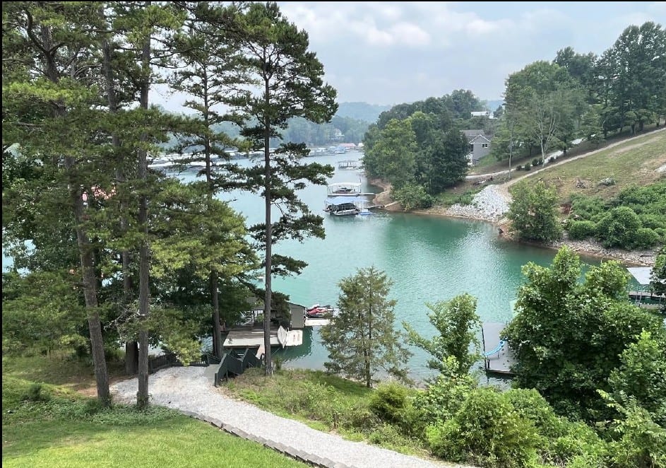 Bonham Lakehouse - LaFollette