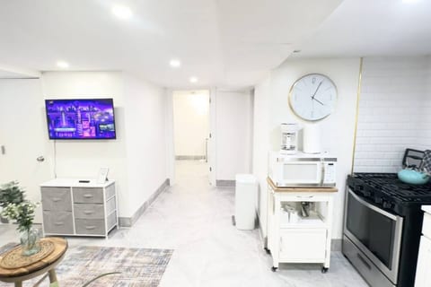 The Brooklyn Terrace Suite 3BR|1 Ba | Free Parking