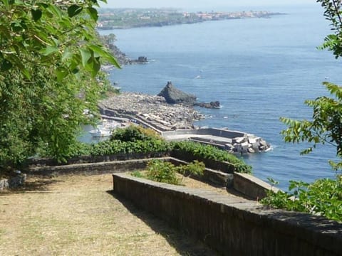 Villa with garden in Sicily near the sea.