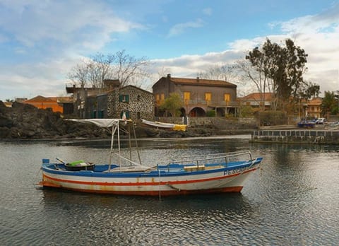 Villa with garden in Sicily near the sea.