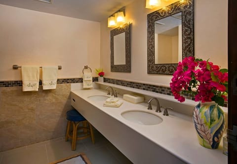 Sapphire Beachfront Condo - Free Wi-Fi - Save!