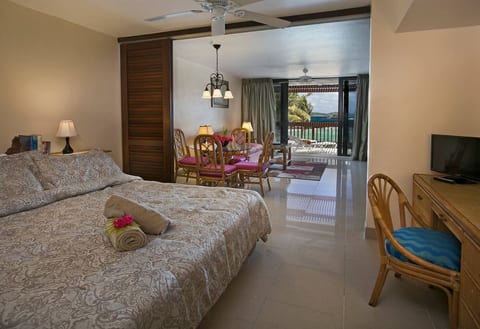 Sapphire Beachfront Condo - Free Wi-Fi - Save!